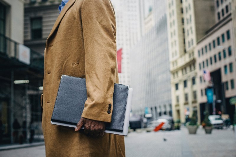 mann-tasche-strasse-800-533